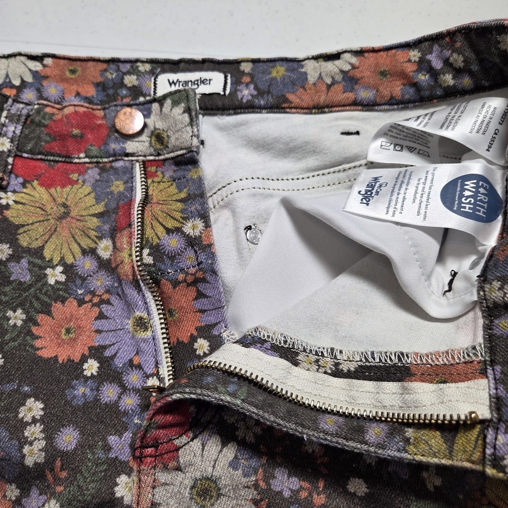 Wrangler Wanderer Jeans Womens 28x34 High Rise Flare Floral Print Boho Retro - Picture 7 of 11